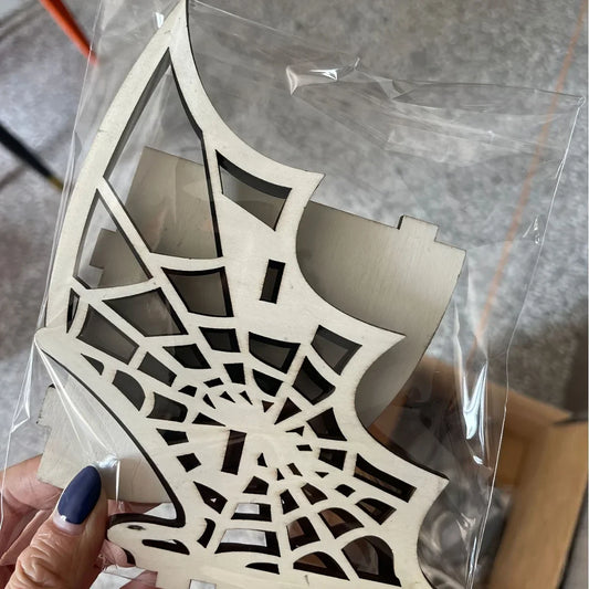 1pc Floating Animal Display Shelf – Creative Hollow Wall Shelf for Halloween Home Decor